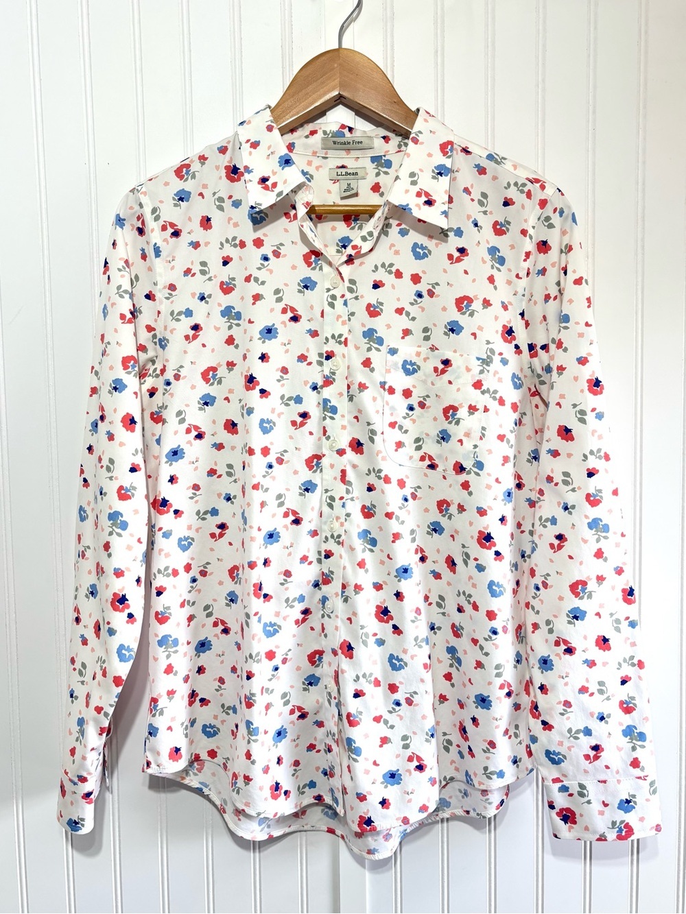 L.L.Bean Wrinkle Free Floral Button Front Shirt Medium 100% Cotton Preppy